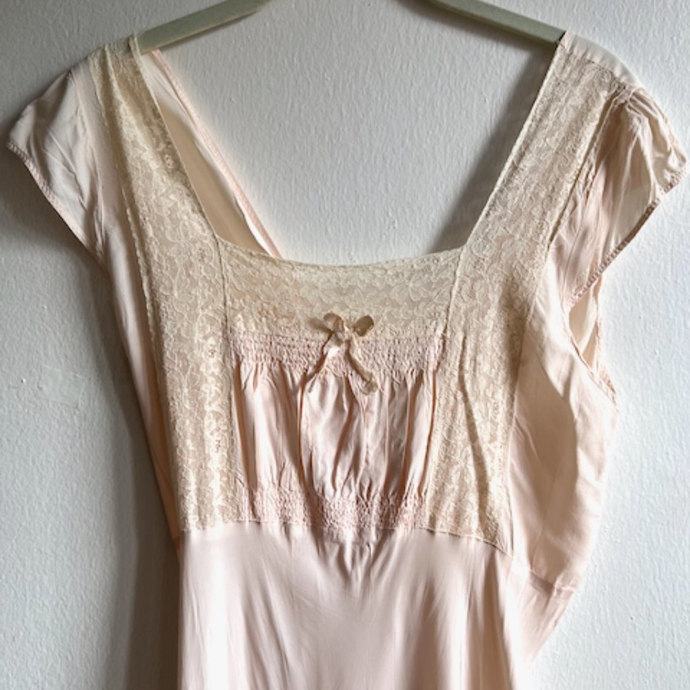Long and sleek Hollywood-sylt VINTAGE pink nightgown